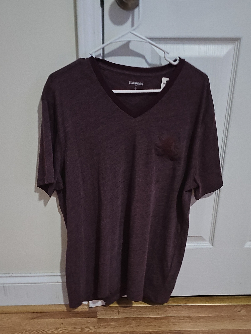 Express Men’s V-Neck Pocket Tee - Plum